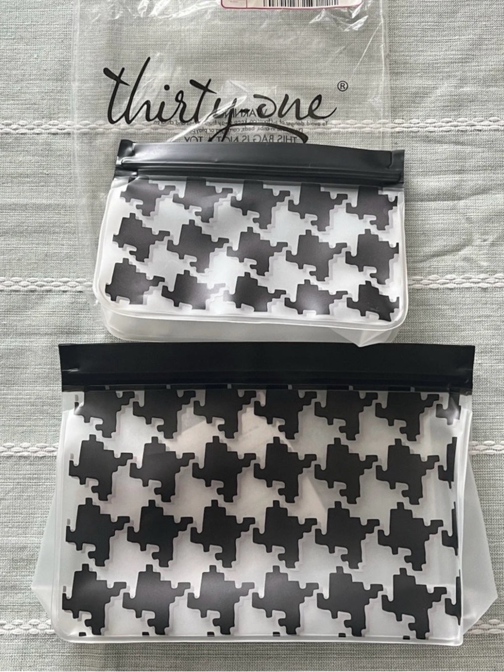 Thirty One Reusable Snack Bags -  Set Of 2: Small & Medium -Classic Houndstooth